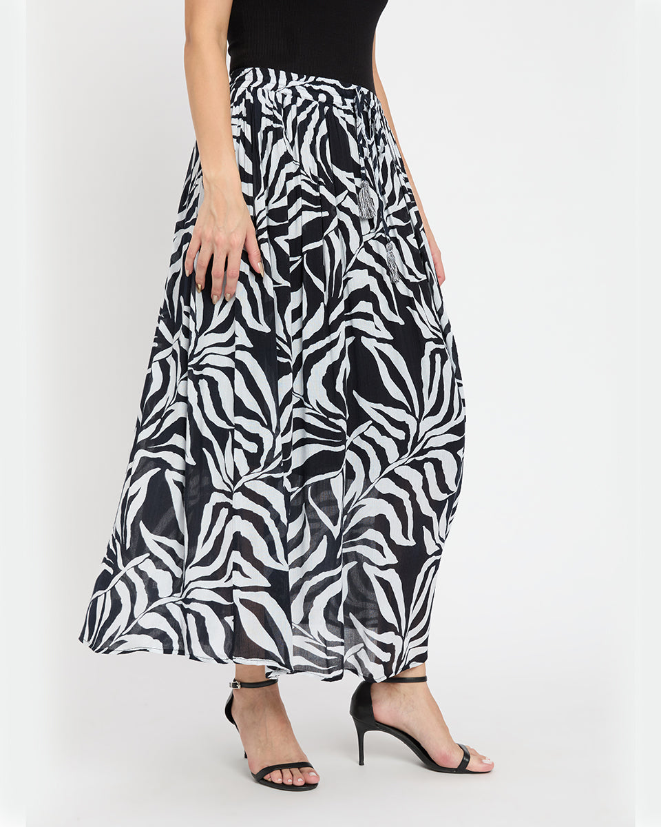 Black And White Leaf Print Poly Knit Rayon Skirt For Women