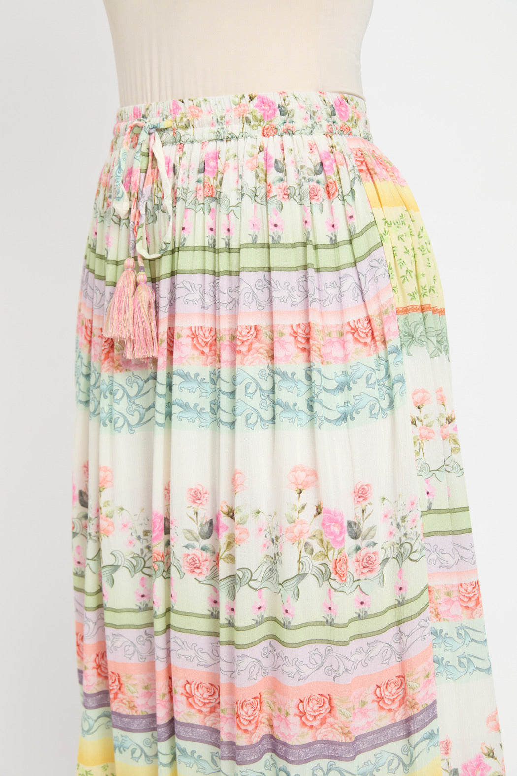 Floral Printed Ravishing Rayon Crepe Pleated Skirt For Women