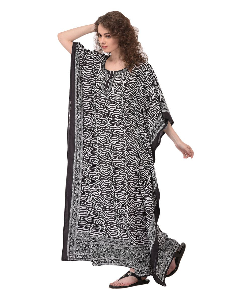 Animal Printed black And white Polyester Kaftan Dress For Plus size Women